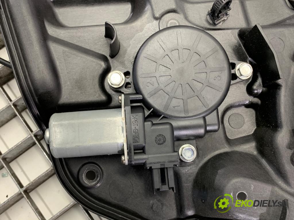 MAZDA 2 DE liftback 2008 63 kW 1.3 (DE3FS) 1349 mechanismus okna pravý přední část