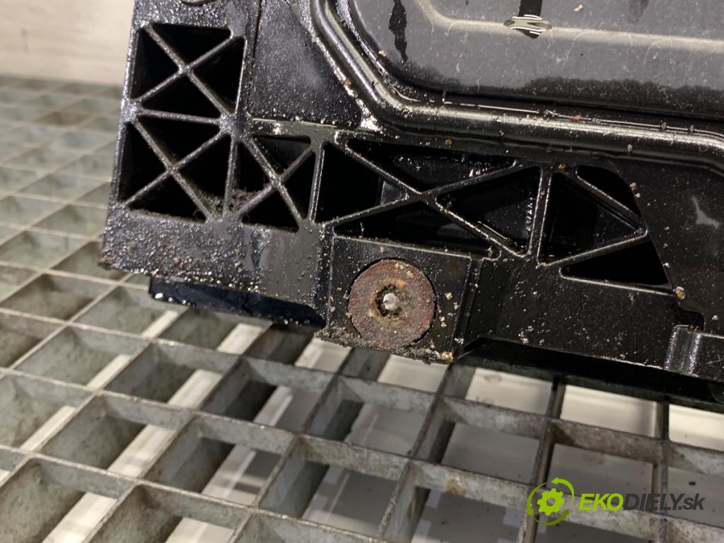 MAZDA 2 DE liftback 2008 63 kW 1.3 (DE3FS) 1349 držák přední část  (Přední výztuha)