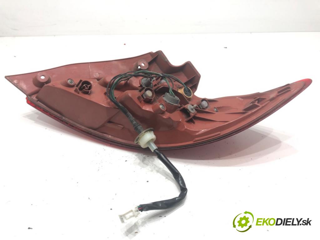 MAZDA 2 DE liftback 2008 63 kW 1.3 (DE3FS) 1349 světlo levý zadní část
