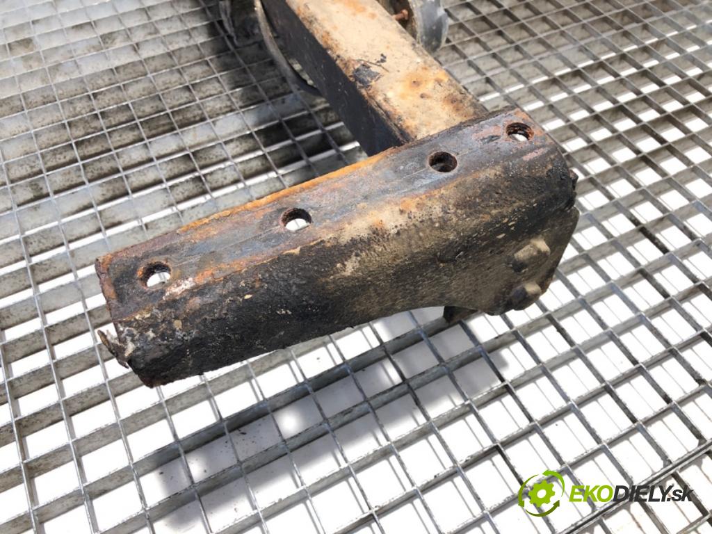 JEEP CHEROKEE XJ samochód terenowy zamknięty 1994 135 kW 4.0 i 3964 Hák tažné zařízení  (Tažné zařízení)