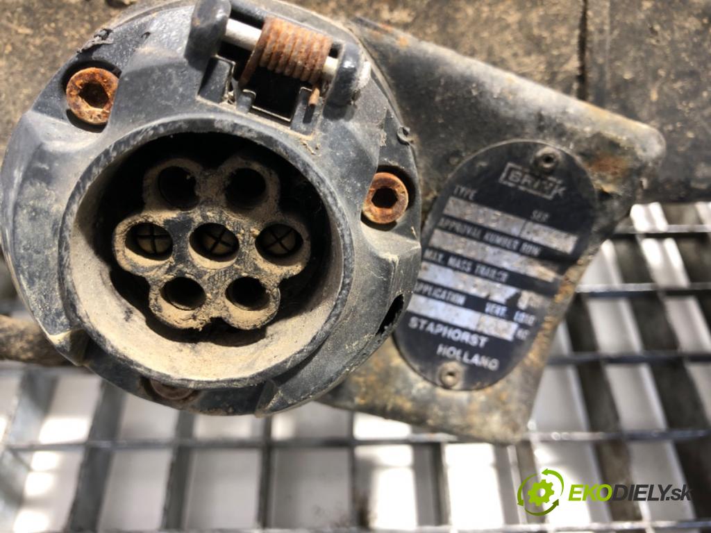 JEEP CHEROKEE XJ samochód terenowy zamknięty 1994 135 kW 4.0 i 3964 Hák tažné zařízení  (Tažné zařízení)