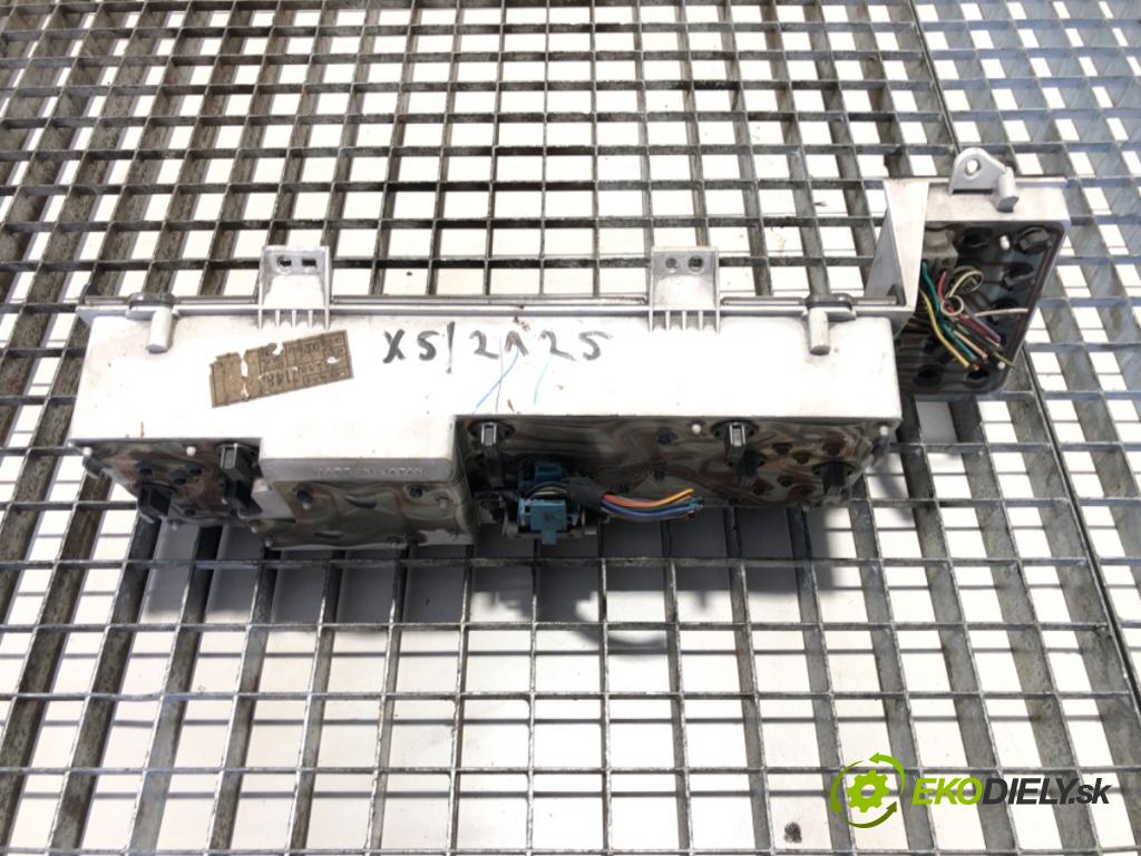 JEEP CHEROKEE XJ samochód terenowy zamknięty 1994 135 kW 4.0 i 3964 Prístrojovka 56007148 (Prístrojová doska)