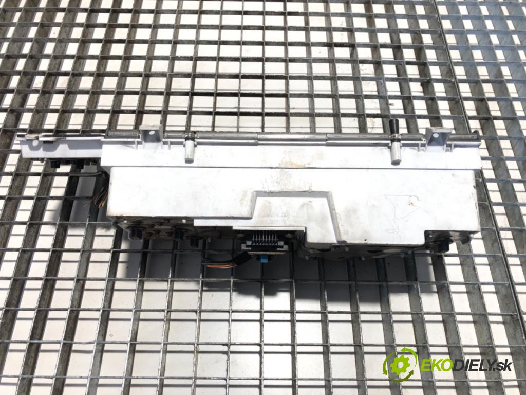 JEEP CHEROKEE XJ samochód terenowy zamknięty 1994 135 kW 4.0 i 3964 Prístrojovka 56007148 (Prístrojová doska)