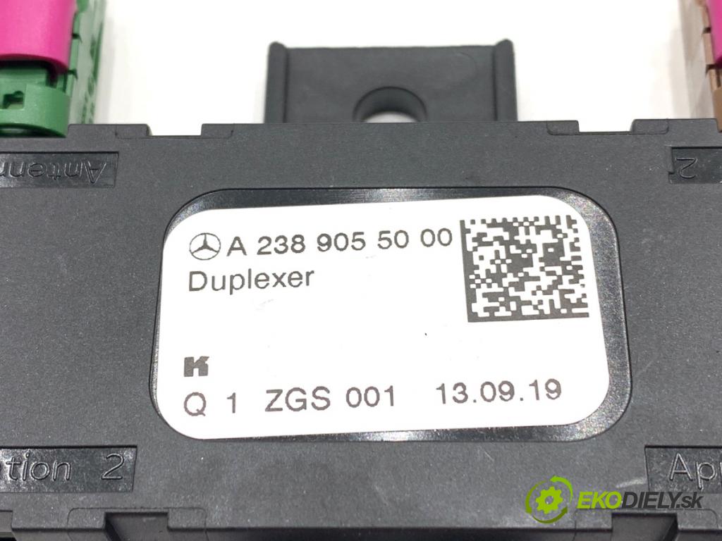 MERCEDES-BENZ GLC SUV 2020 143 kW 220 d 4-matic (253.915) 1950 Zosilňovač Antenní: A2389055000 (Zosilňovač)