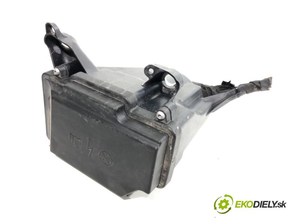 MERCEDES-BENZ GLC SUV 2020 143 kW 220 d 4-matic (253.915) 1950 skříňka poistková A2055402328 (Pojistková skříňka)