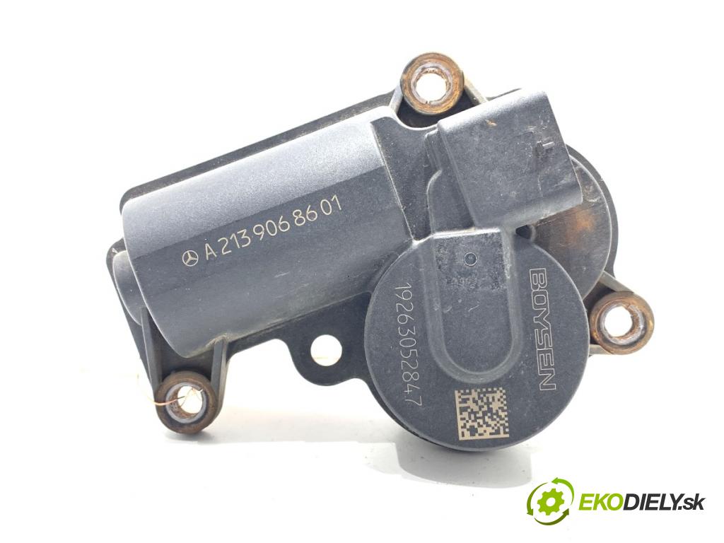 MERCEDES-BENZ GLC SUV 2020 143 kW 220 d 4-matic (253.915) 1950 Škrtiaca klapka VÝFUK: A2139068601