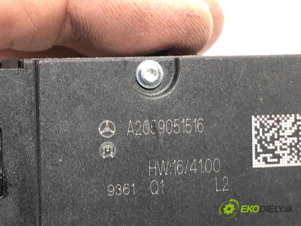 MERCEDES-BENZ GLC SUV 2020 143 kW 220 d 4-matic (253.915) 1950 Spínač brzdy ručnej brzdy A2059051516 (Prepínacie páčky pod volantom)