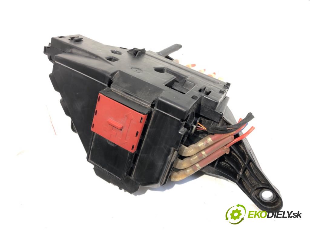 MERCEDES-BENZ GLC SUV 2020 143 kW 220 d 4-matic (253.915) 1950 skříňka poistková A2135403539 (Pojistková skříňka)