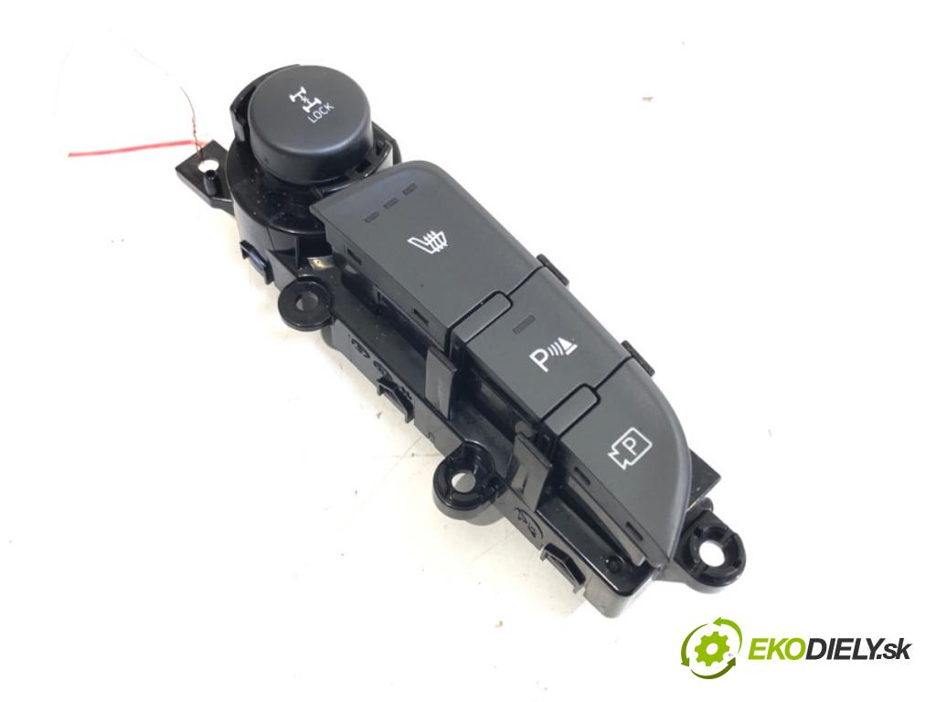 HYUNDAI KONA SUV 2022 146 kW 1.6 T-GDi 4WD 1598 Prepínač ohrievania, vyhrievania sedačky 93320J9BM0 (Prepínacie páčky pod volantom)