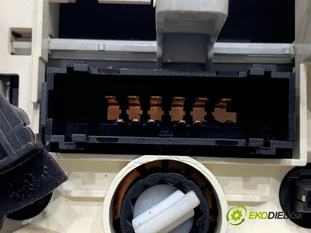 CITROEN C3 I liftback 2003 54 kW 1.4 i 1360 Panel ovládania kúrenia F664479W (Prepínacie páčky pod volantom)