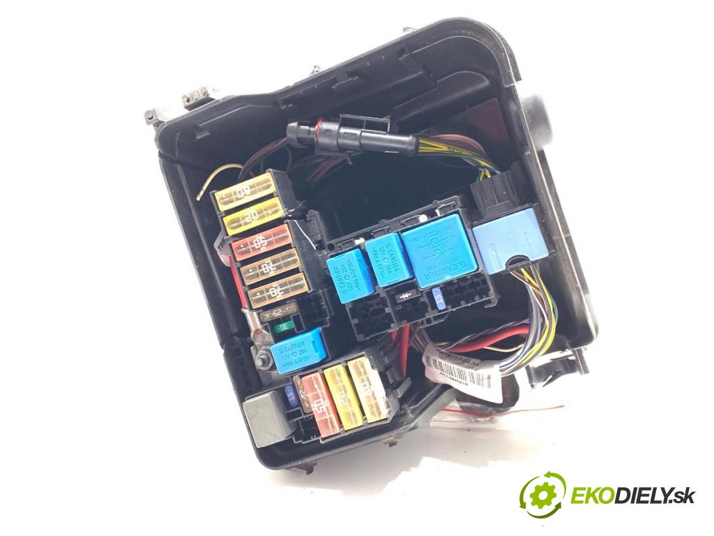 DACIA DOKKER nadwozie wielkoprzestrzenne (MPV) 2015 61 kW 1.6 1598 skříňka poistková 243809584R (Pojistková skříňka)