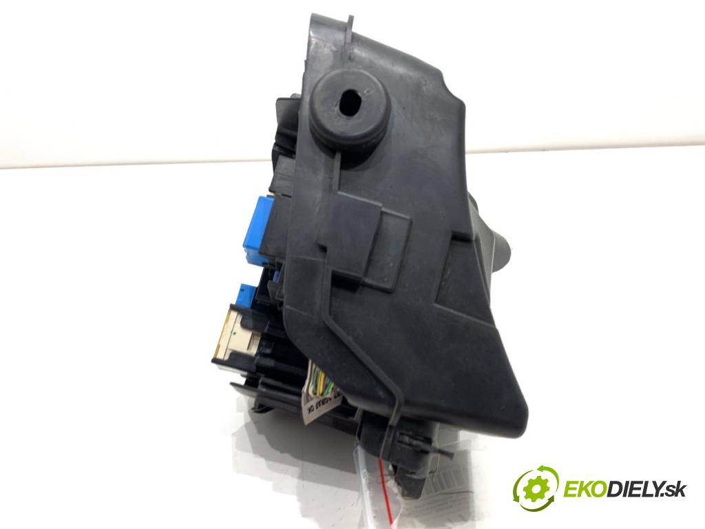 DACIA DOKKER nadwozie wielkoprzestrzenne (MPV) 2015 61 kW 1.6 1598 skříňka poistková 243809584R (Pojistková skříňka)