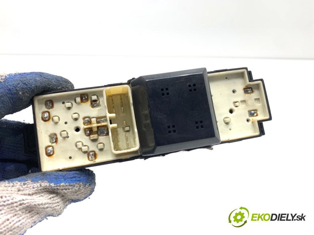 KIA PICANTO I liftback 2005 48 kW 1.1 1086 Prepínač okien 93570-07200 (Prepínacie páčky pod volantom)