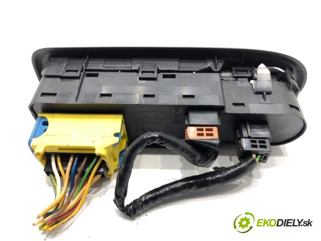 CITROEN C5 III Kombi 2013 120 kW 2.0 HDi 165 1997 Prepínač okien (Prepínacie páčky pod volantom)