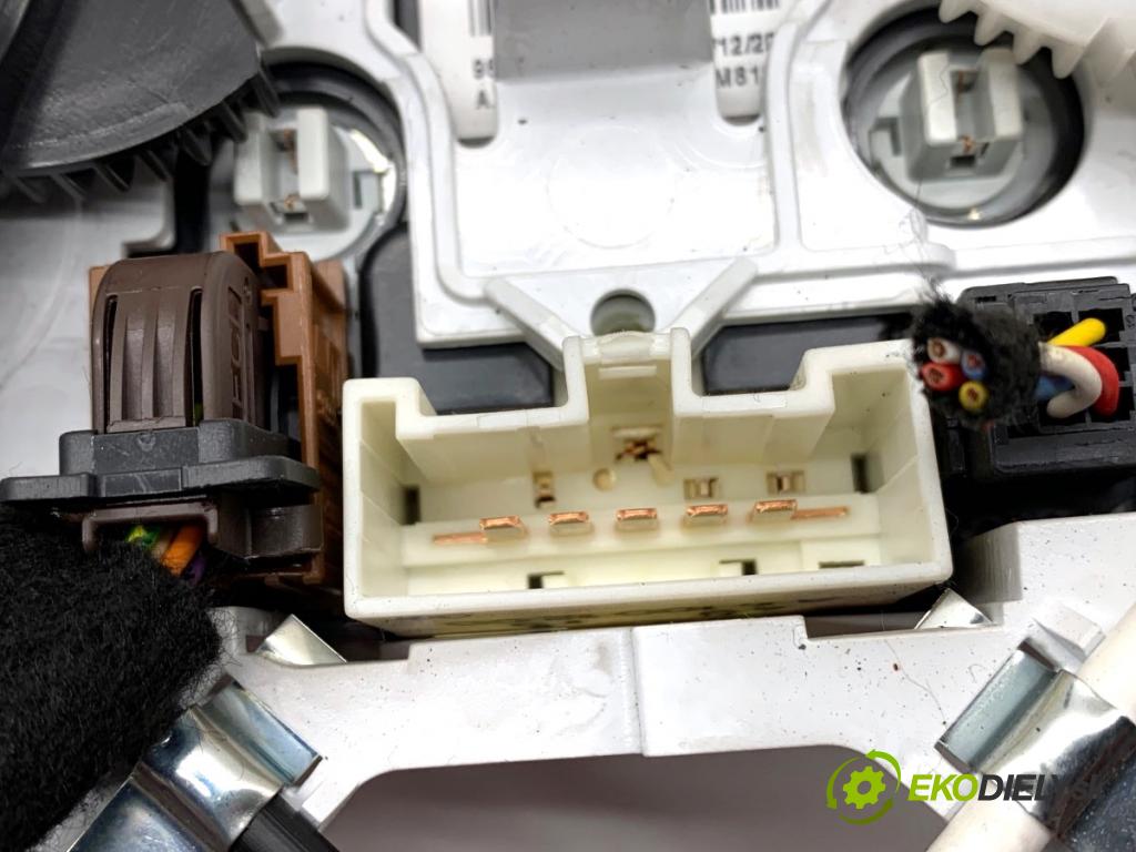 CITROEN BERLINGO II Nadwozie pełne/minivan 2016 73 kW 1.6 BlueHDi 100 1560 Panel ovládania kúrenia 9676532480 (Prepínacie páčky pod volantom)