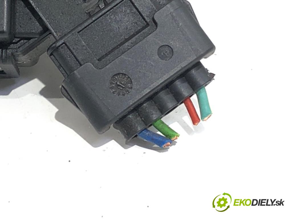 CITROEN BERLINGO II Nadwozie pełne/minivan 2016 73 kW 1.6 BlueHDi 100 1560 Mechanizmus stieračov predný 9682861480 (Motorček stieračov predný)