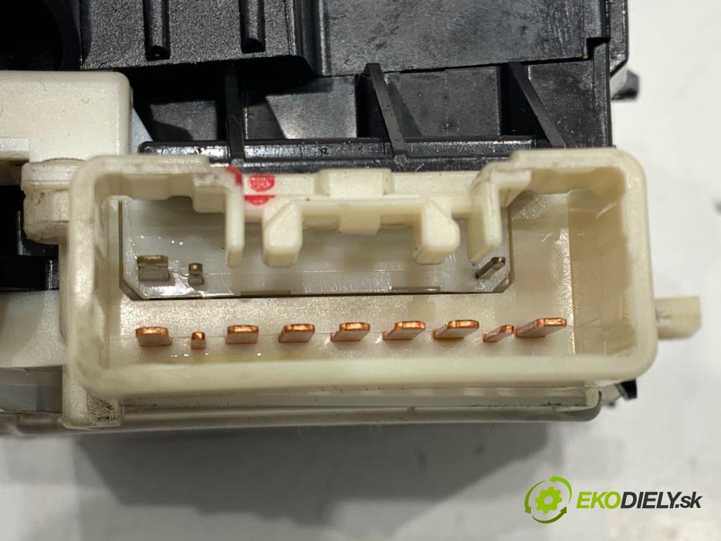 SUZUKI SX4 liftback 2008 79 kW 1.6 VVT 4x4 (RW 416) 1586 Prepínač smeroviek  (Prepínacie páčky pod volantom)