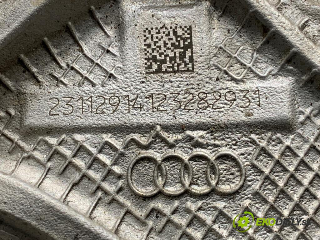 AUDI A4 B9 sedan 2024 110 kW 35 TFSI Mild Hybrid 1984 držák motora pravá 8W0399296E (Držák motoru)