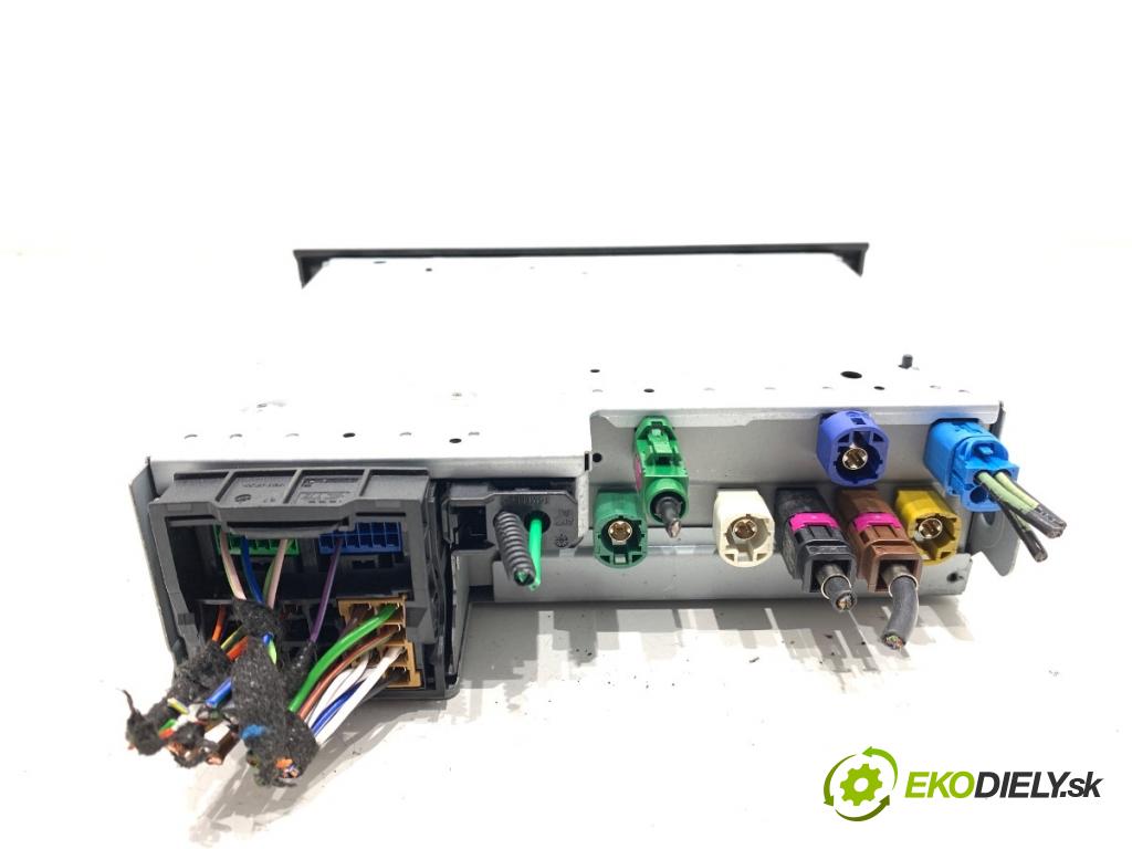 AUDI A4 B9 sedan 2024 110 kW 35 TFSI Mild Hybrid 1984 RADIO 8W2035043S (Audio zariadenie)