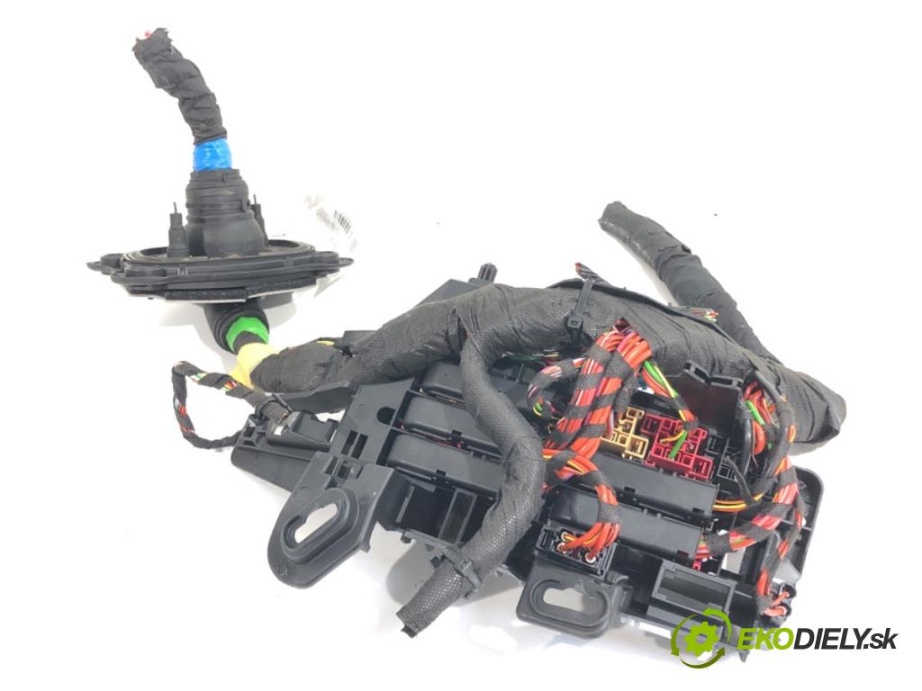 AUDI A4 B9 sedan 2024 110 kW 35 TFSI Mild Hybrid 1984 skříňka poistková 8W0971845AJ (Pojistková skříňka)