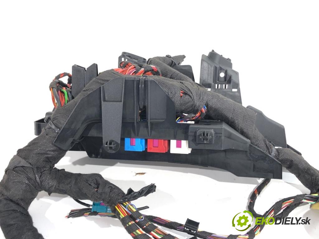 AUDI A4 B9 sedan 2024 110 kW 35 TFSI Mild Hybrid 1984 skříňka poistková 8W0971845AJ (Pojistková skříňka)