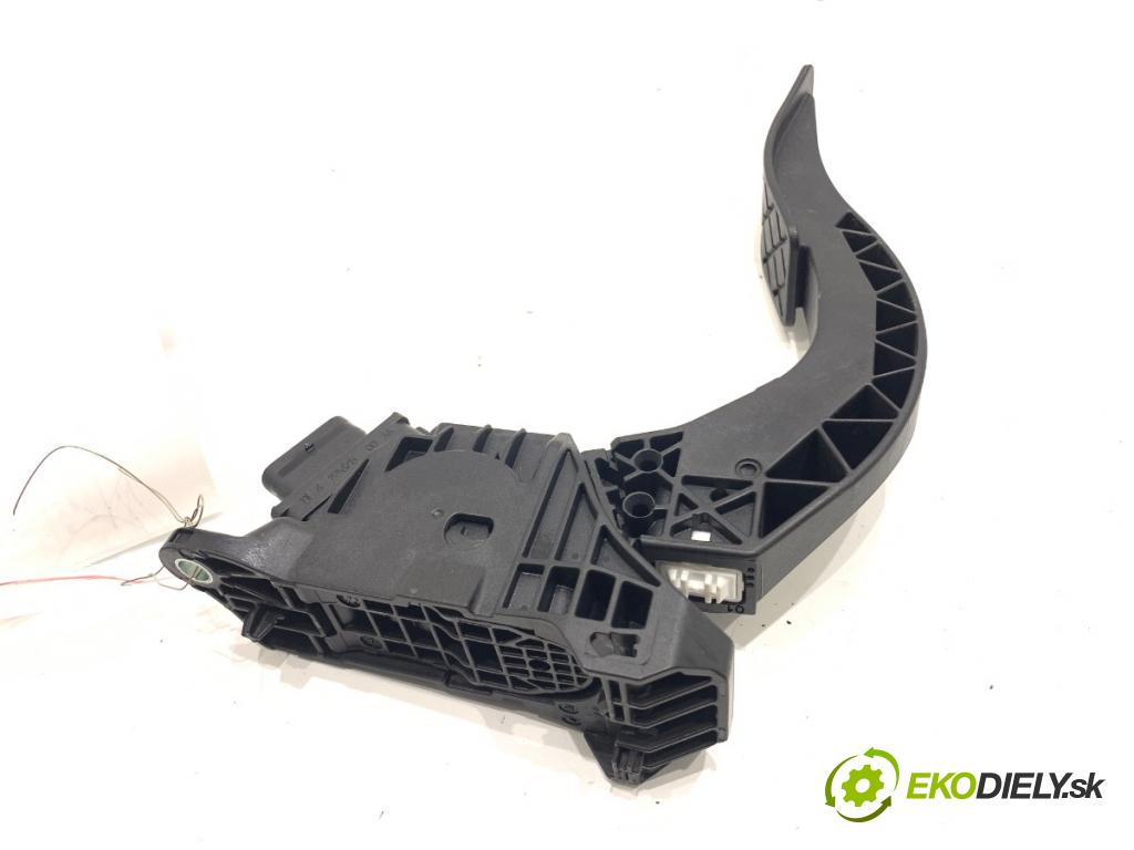 AUDI A4 B9 sedan 2024 110 kW 35 TFSI Mild Hybrid 1984 Potenciometer plynu 8W1723523 (Potenciometer plynového pedálu)