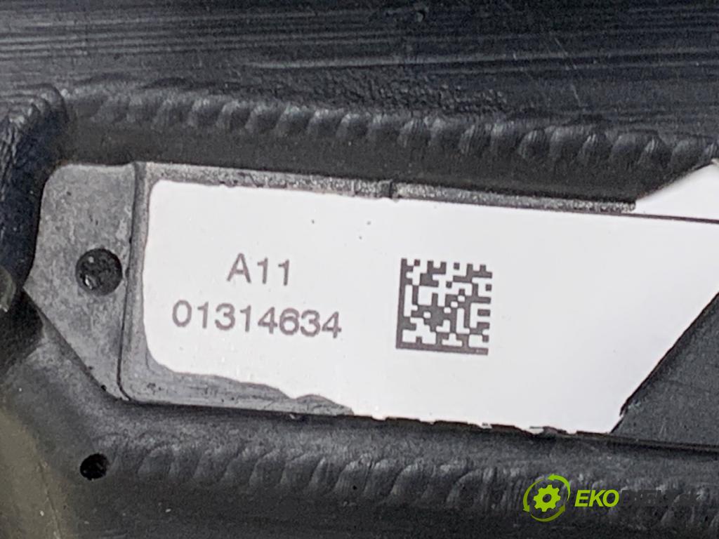 AUDI A4 B9 sedan 2024 110 kW 35 TFSI Mild Hybrid 1984 Kryt Motor 06N103925 (Kryt motora)