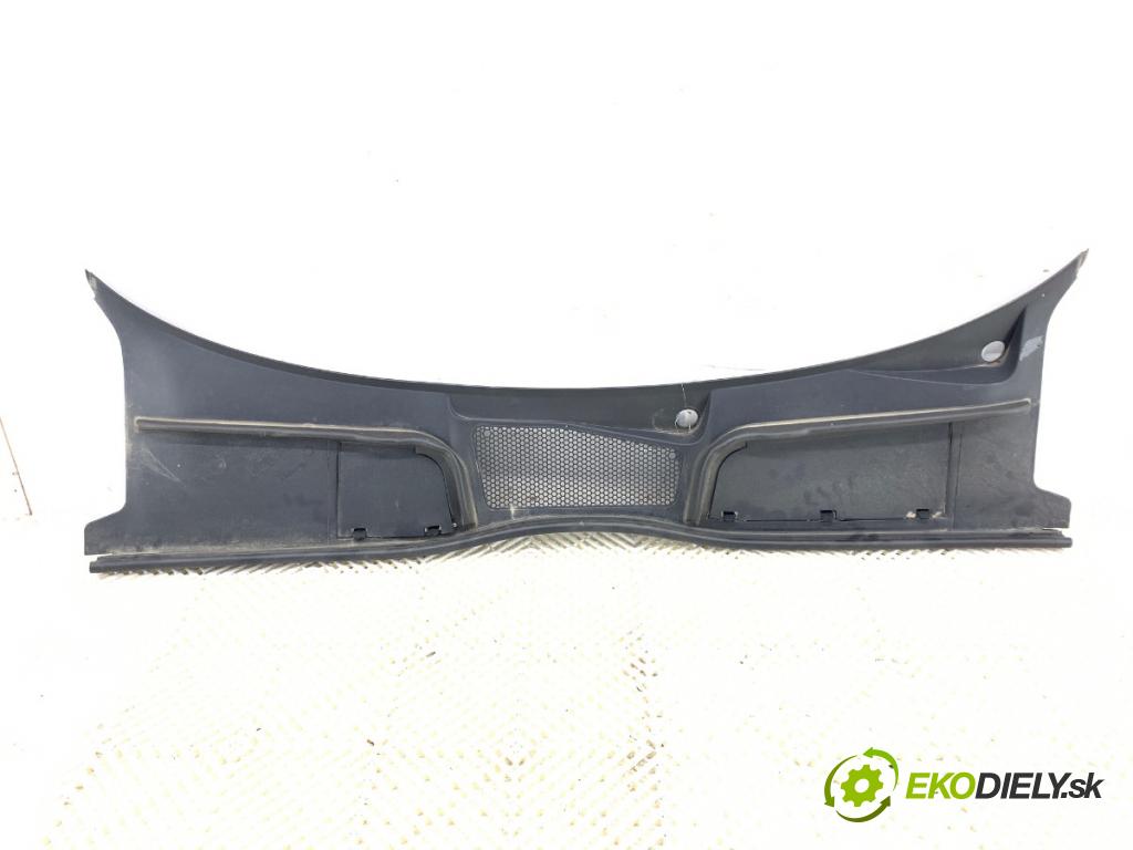 AUDI A4 B9 sedan 2024 110 kW 35 TFSI Mild Hybrid 1984 Torpédo, plast pod čelné okno 8W1819403 (Torpédo (plast pod čelným sklom))