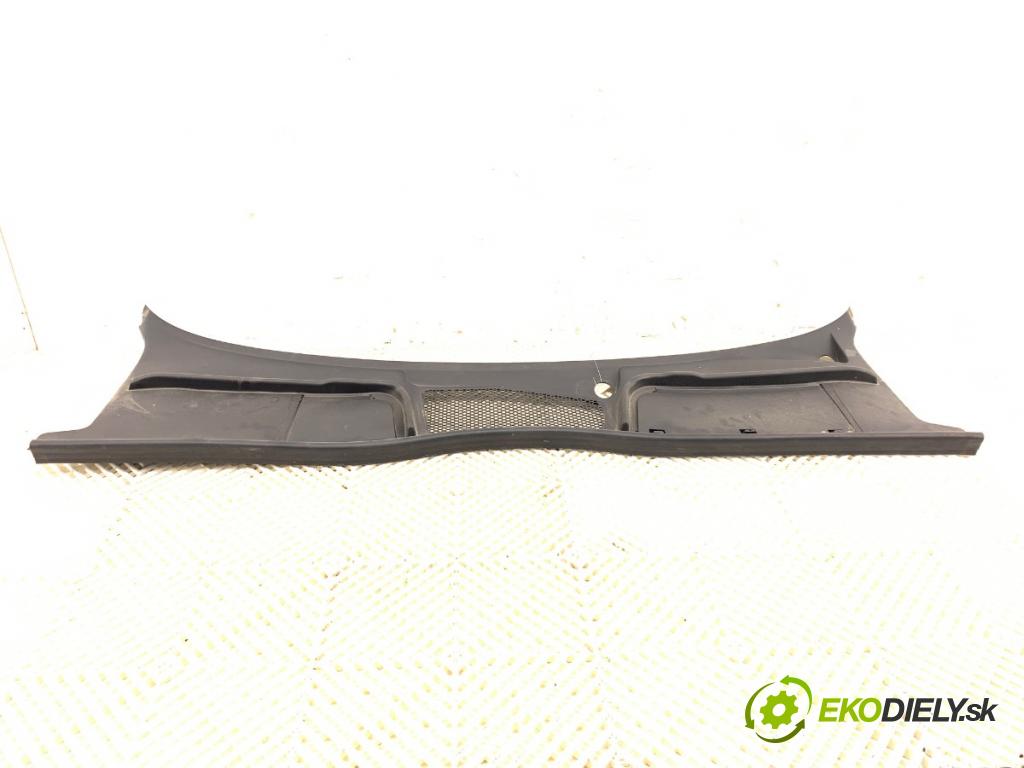 AUDI A4 B9 sedan 2024 110 kW 35 TFSI Mild Hybrid 1984 Torpédo, plast pod čelné okno 8W1819403 (Torpédo (plast pod čelným sklom))