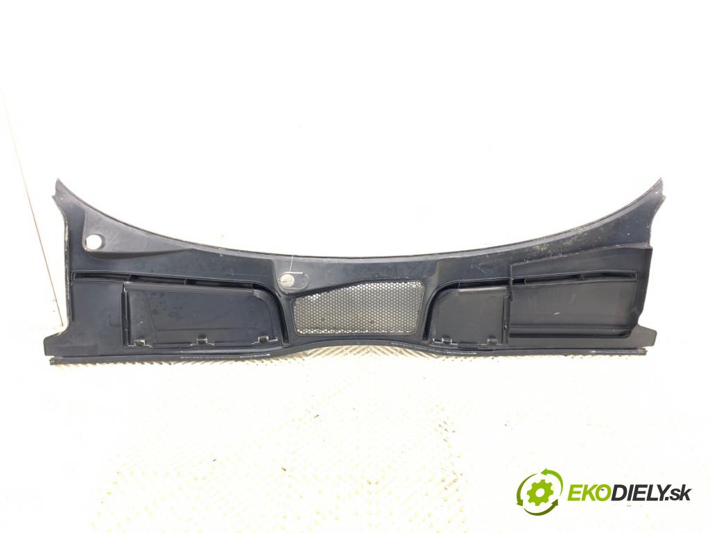 AUDI A4 B9 sedan 2024 110 kW 35 TFSI Mild Hybrid 1984 Torpédo, plast pod čelné okno 8W1819403 (Torpédo (plast pod čelným sklom))