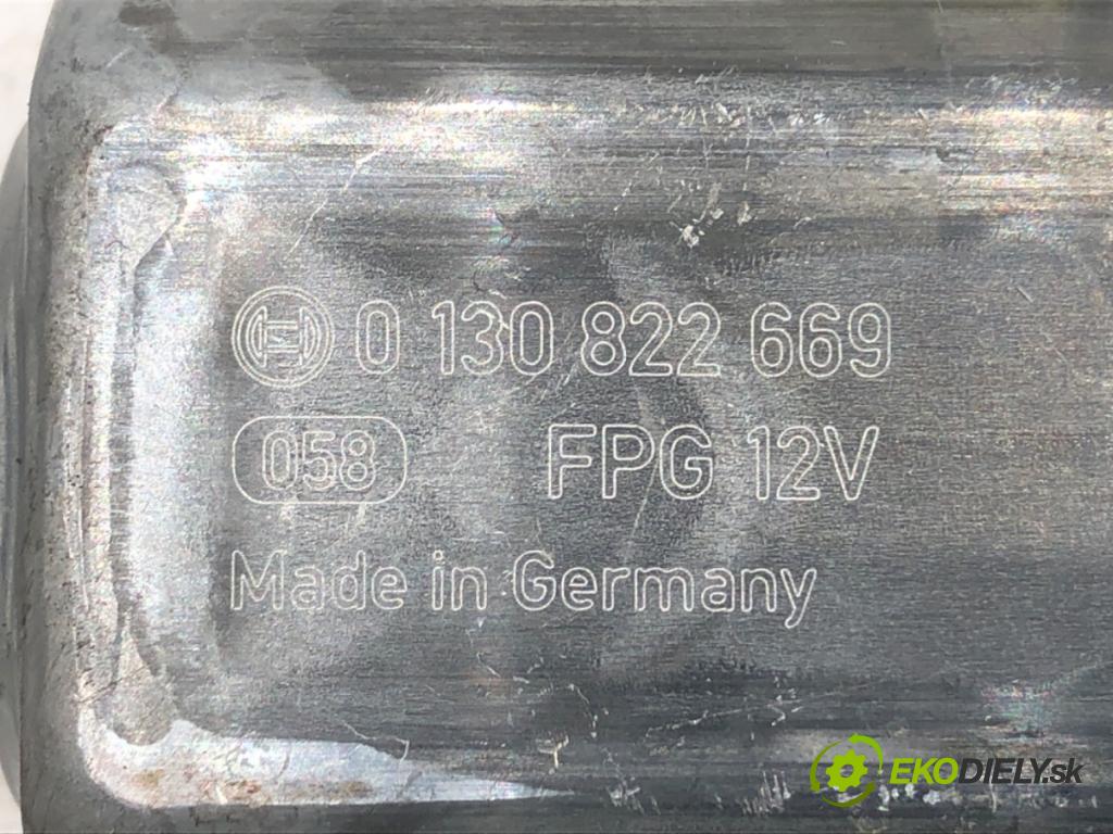 AUDI A4 B9 sedan 2024 110 kW 35 TFSI Mild Hybrid 1984 mechanismus okna levý zadní část 8W0839461A