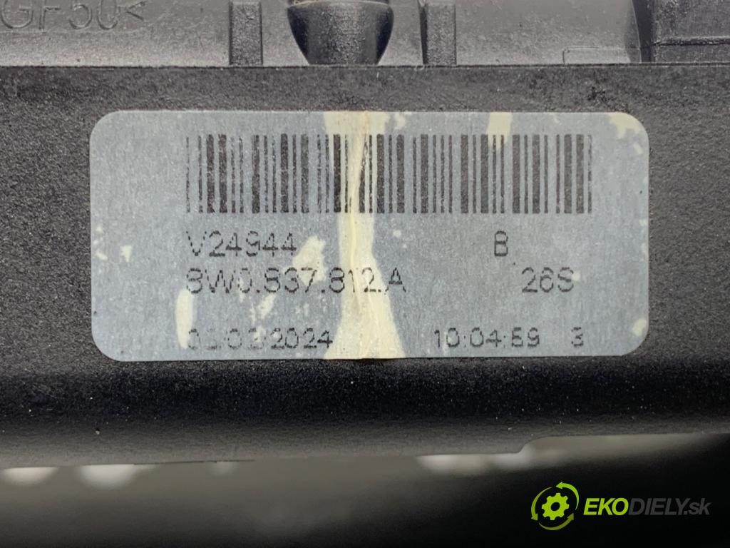 AUDI A4 B9 sedan 2024 110 kW 35 TFSI Mild Hybrid 1984 klika vnejší pravý přední část 8W0837812A
