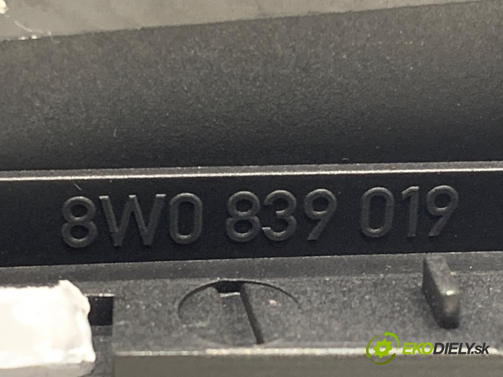 AUDI A4 B9 sedan 2024 110 kW 35 TFSI Mild Hybrid 1984 klika vnitřní levý zadní část 8W0839019