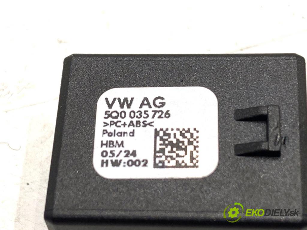 AUDI A4 B9 sedan 2024 110 kW 35 TFSI Mild Hybrid 1984 HNÍZDO: USB 5Q0035726