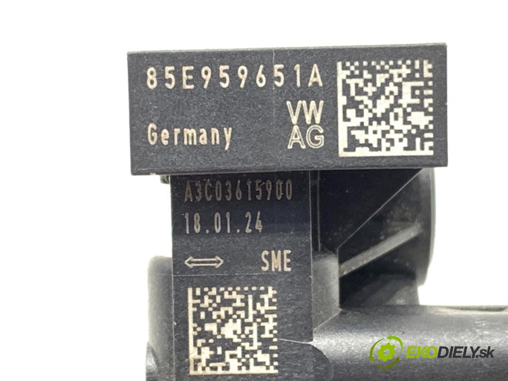 AUDI A4 B9 sedan 2024 110 kW 35 TFSI Mild Hybrid 1984 Snímač nárazu 85E959651A (Snímač nárazu)