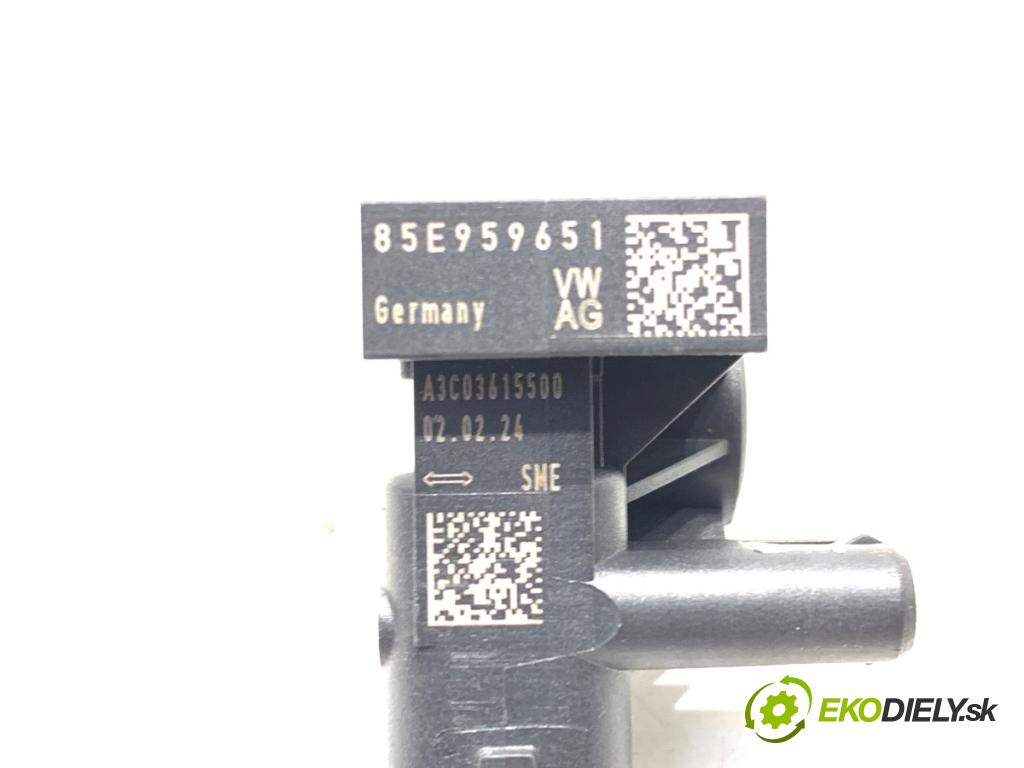 AUDI A4 B9 sedan 2024 110 kW 35 TFSI Mild Hybrid 1984 Snímač nárazu 85E959651 (Snímač nárazu)