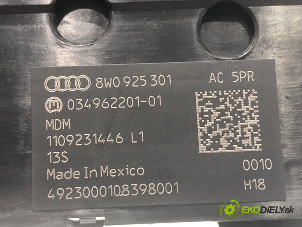 AUDI A4 B9 sedan 2024 110 kW 35 TFSI Mild Hybrid 1984 Panel přepínač PDC náhonu ESP 8W0925301