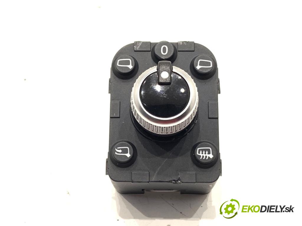 AUDI A4 B9 sedan 2024 110 kW 35 TFSI Mild Hybrid 1984 Prepínač nastavenia spätných zrkadiel 4M0959565Q (Prepínacie páčky pod volantom)