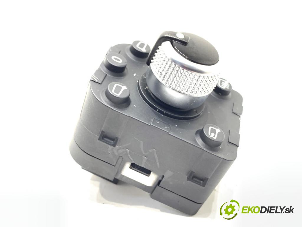 AUDI A4 B9 sedan 2024 110 kW 35 TFSI Mild Hybrid 1984 Prepínač nastavenia spätných zrkadiel 4M0959565Q (Prepínacie páčky pod volantom)