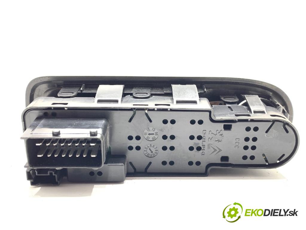 CITROEN C3 II liftback 2012 54 kW 1.4 1360 Prepínač okien 96637530XT (Prepínacie páčky pod volantom)