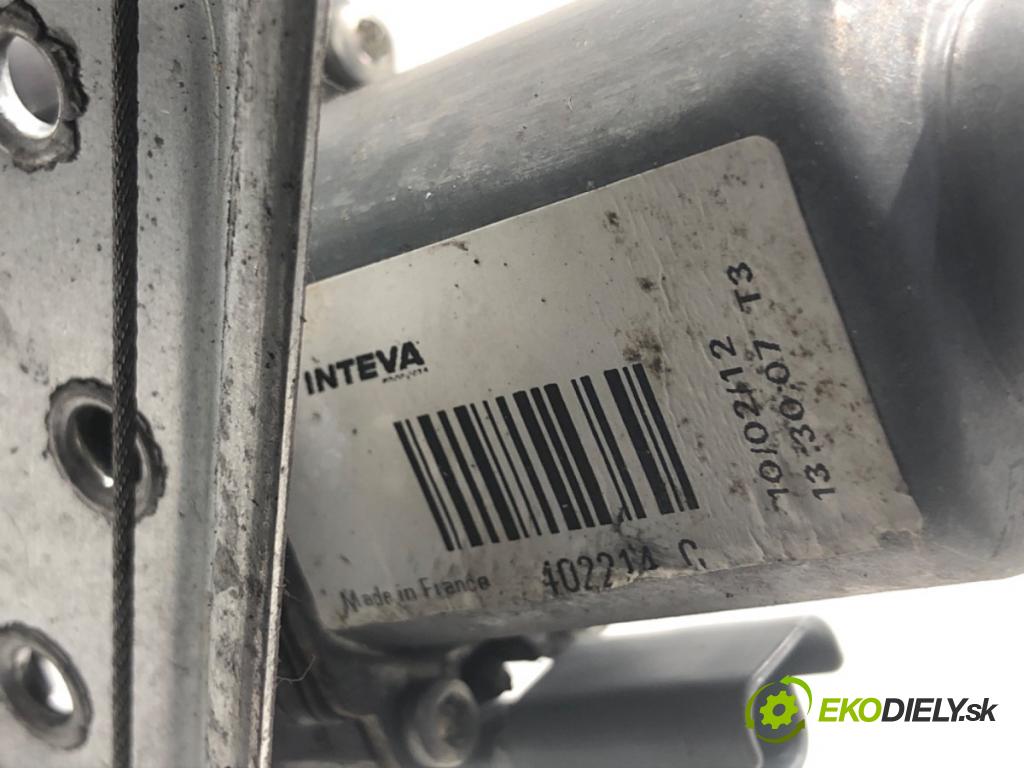 CITROEN C3 II liftback 2012 54 kW 1.4 1360 mechanismus okna pravý přední část 402214C