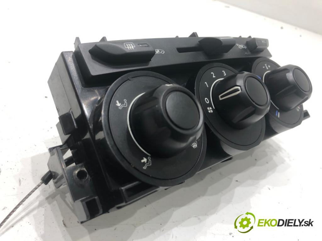 CITROEN C3 II liftback 2012 54 kW 1.4 1360 Panel ovládania kúrenia  (Prepínacie páčky pod volantom)