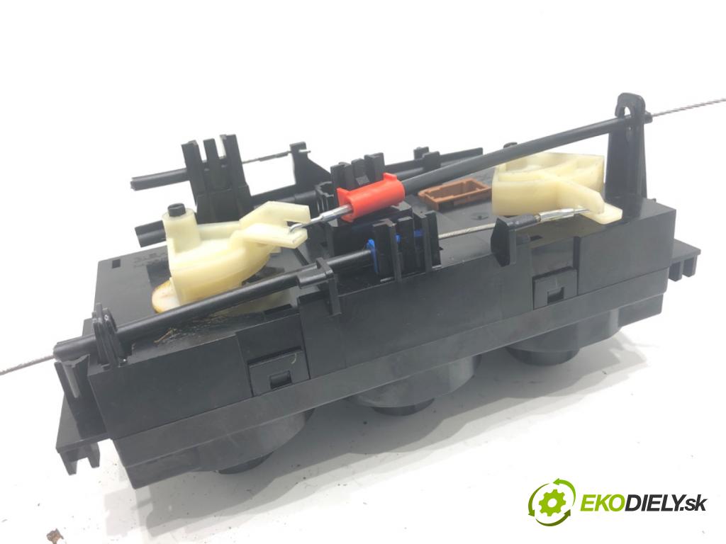 CITROEN C3 II liftback 2012 54 kW 1.4 1360 Panel ovládania kúrenia  (Prepínacie páčky pod volantom)