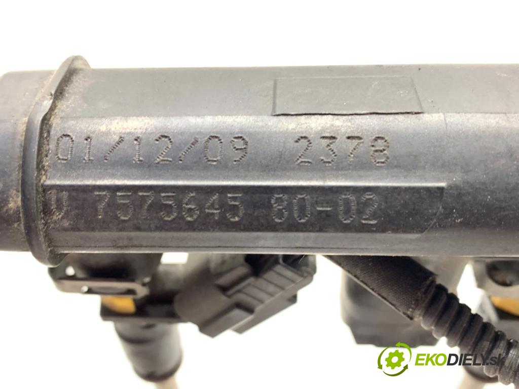 CITROEN C3 II liftback 2012 54 kW 1.4 1360 lišta vstřikovací 7575645 (Vstřikovací lišta)