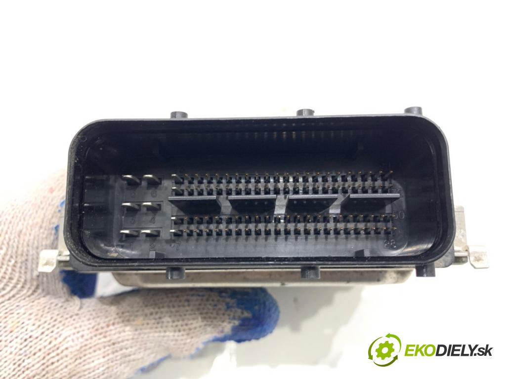 KIA VENGA liftback 2018 66 kW 1.4 CVVT 1396 riadiaca jednotka Motor 39103-2B003 39118-2B002 (Riadiaca jednotka)