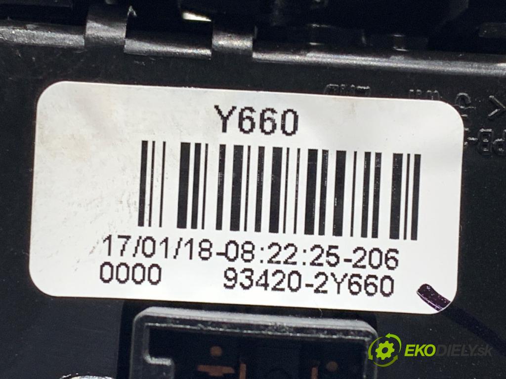 KIA VENGA liftback 2018 66 kW 1.4 CVVT 1396 přepínač kombinovaný 93420-2Y660 (Páčky pod volantem)