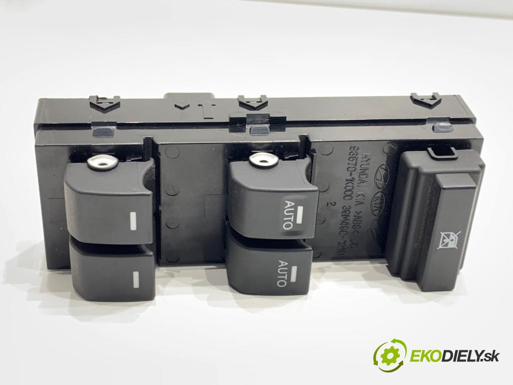 KIA VENGA liftback 2018 66 kW 1.4 CVVT 1396 Prepínač okien 93570-1P432 (Prepínacie páčky pod volantom)