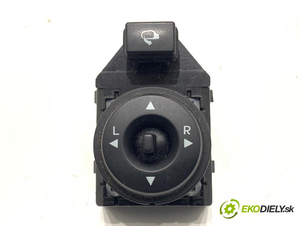 KIA VENGA liftback 2018 66 kW 1.4 CVVT 1396 Prepínač nastavenia spätných zrkadiel 457480 (Prepínacie páčky pod volantom)