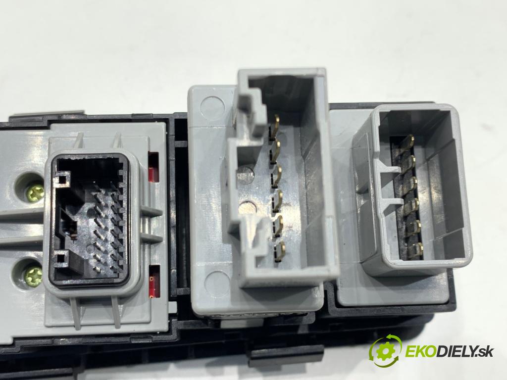 KIA VENGA liftback 2018 66 kW 1.4 CVVT 1396 Prepínač nastavenia svetiel 93300-1PBD0 (Prepínacie páčky pod volantom)