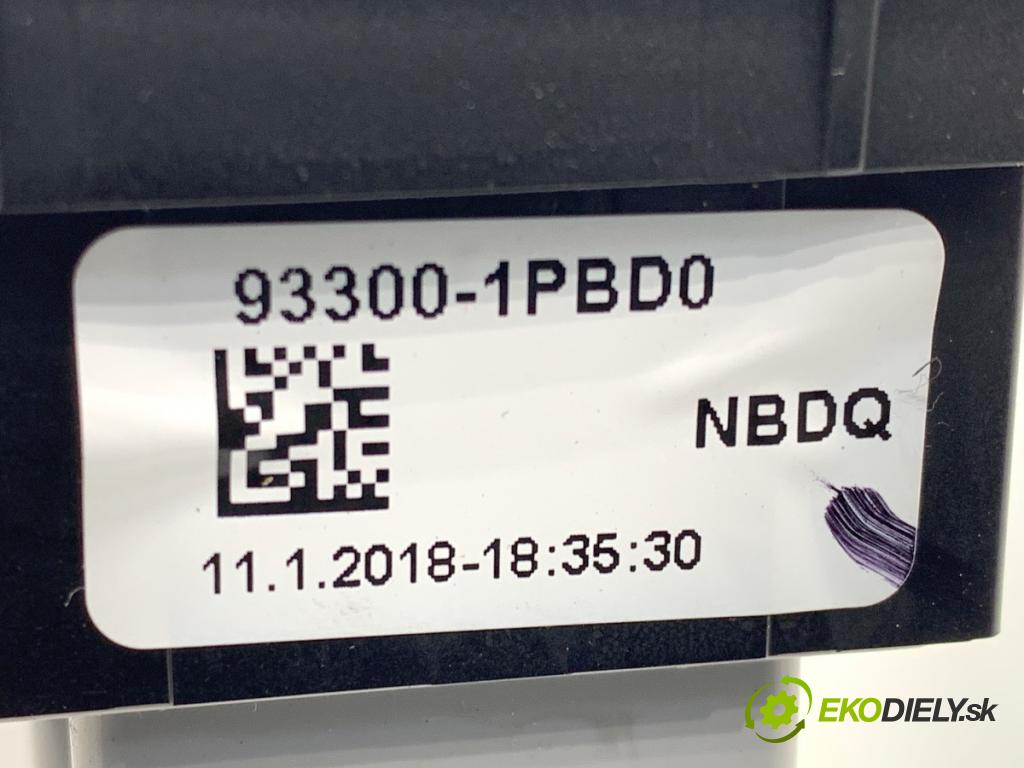 KIA VENGA liftback 2018 66 kW 1.4 CVVT 1396 Prepínač nastavenia svetiel 93300-1PBD0 (Prepínacie páčky pod volantom)